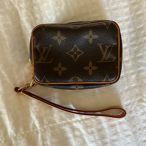 Louis Vuitton monogram Wapity with strap. EUC!!